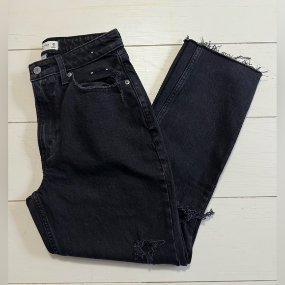 Abercrombie & Fitch The Mom Jean